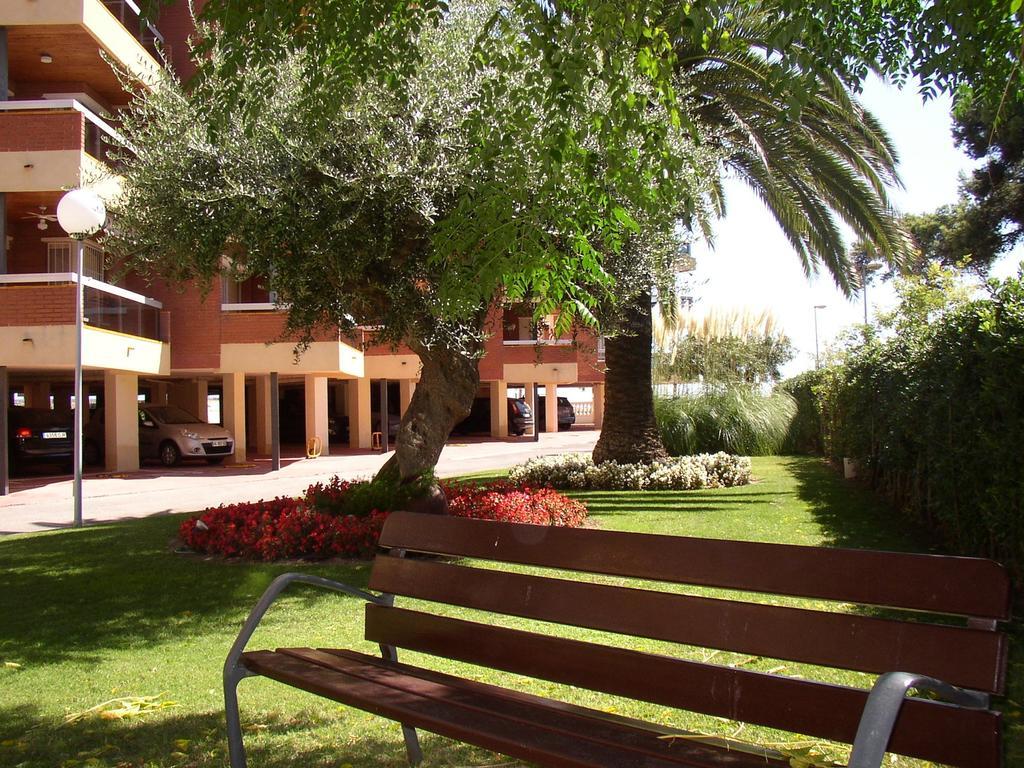 Apartamentos Alquihouse Vilafortuny Кембрилс Екстериор снимка