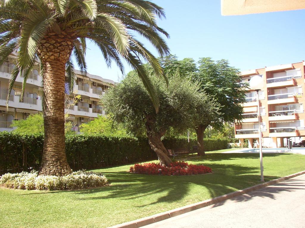 Apartamentos Alquihouse Vilafortuny Кембрилс Екстериор снимка