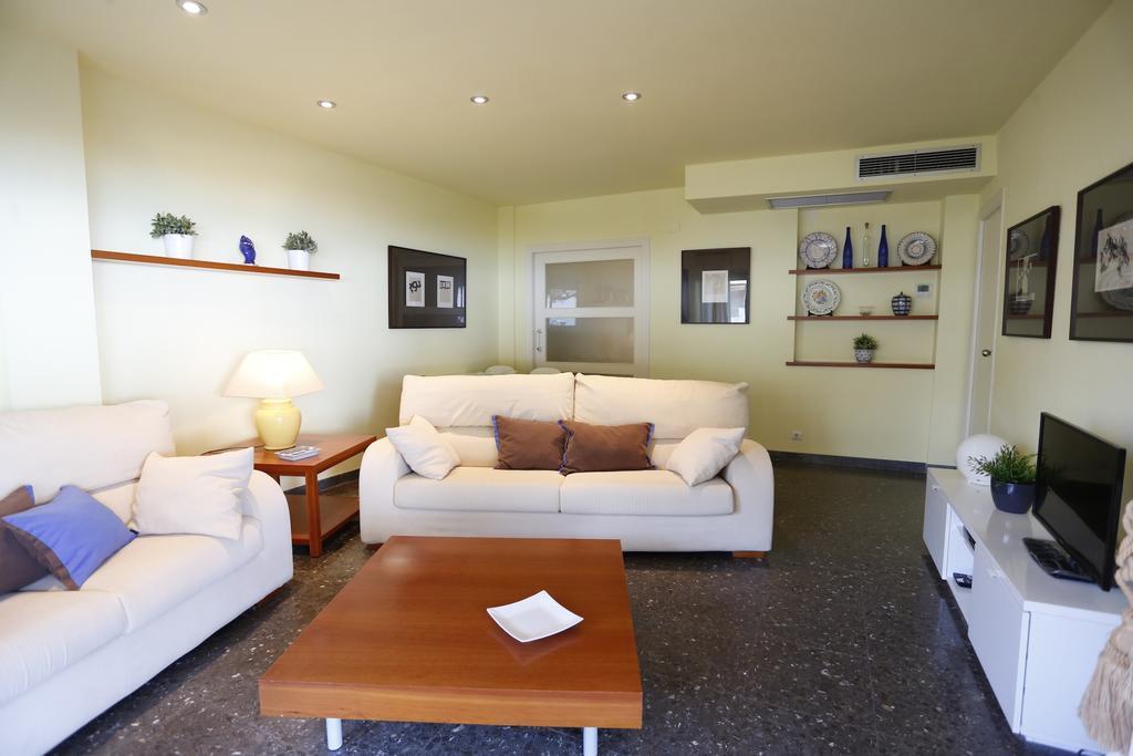Apartamentos Alquihouse Vilafortuny Кембрилс Стая снимка
