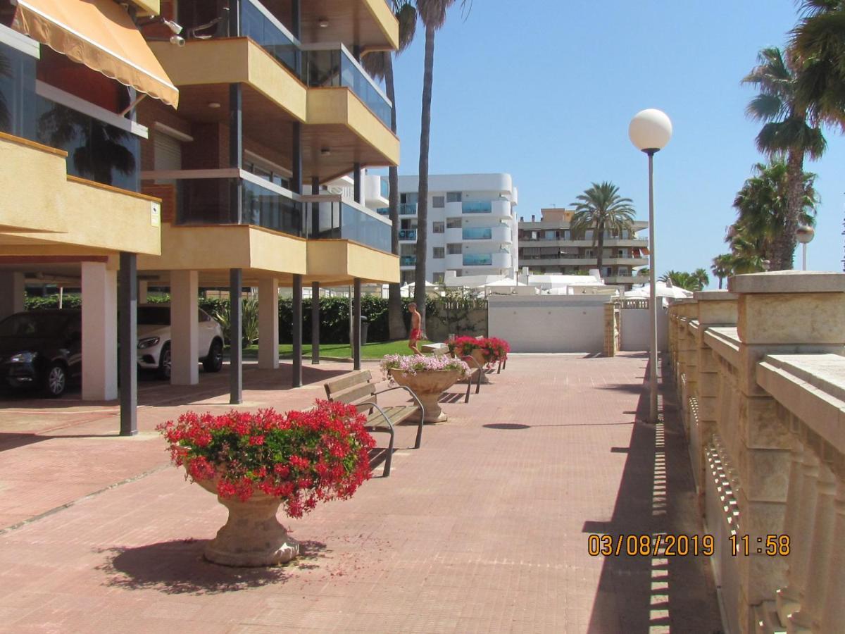Apartamentos Alquihouse Vilafortuny Кембрилс Екстериор снимка